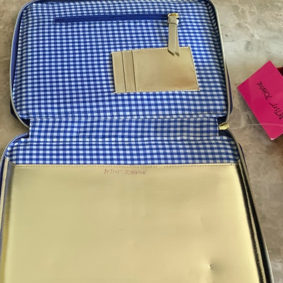 COPY - New in box BETSEY JOHNSON Rosie iPad table… - Picture 3 of 4